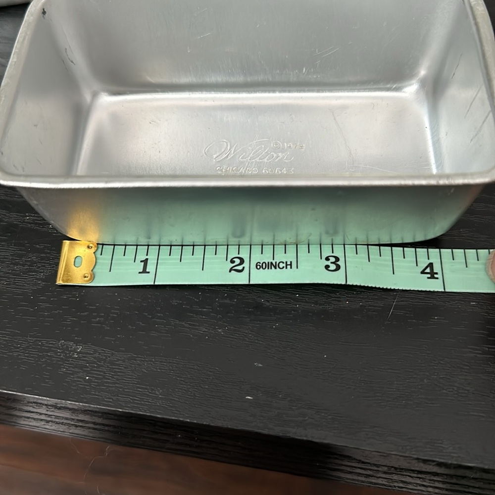 VINTAGE Wilton Mini Loaf Cake Pans Set of 6 / 512-1089 / 1972 - Picture 2 of 3